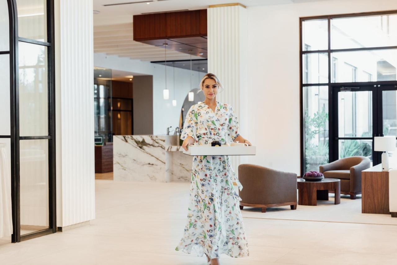 Ette Luxury Hotel & Spa Four Corners Buitenkant foto A hotel butler