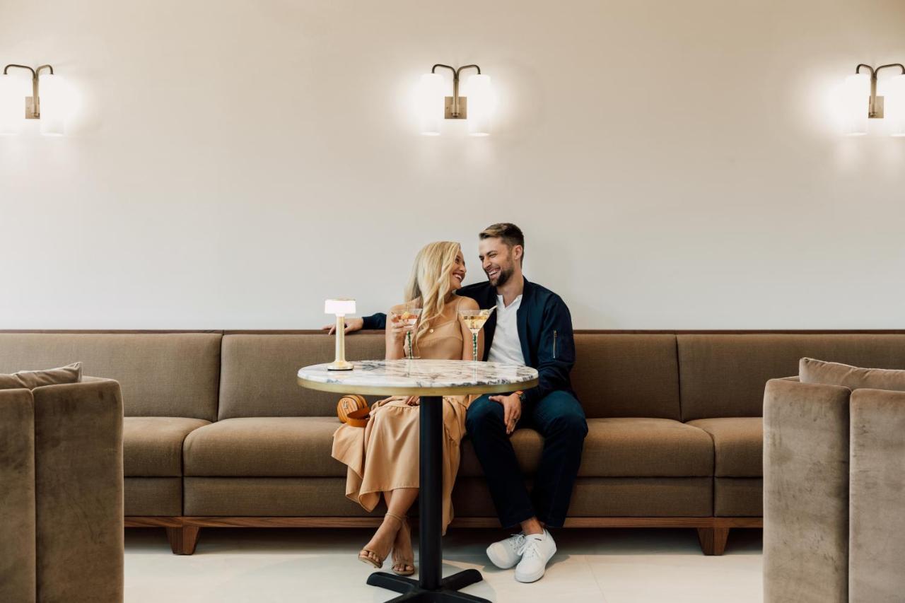 Ette Luxury Hotel & Spa Four Corners Buitenkant foto The Lounge at London Heathrow Airport