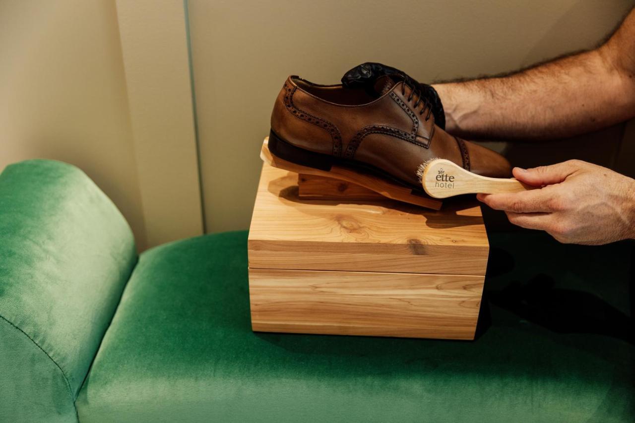 Ette Luxury Hotel & Spa Four Corners Buitenkant foto Shoe shining