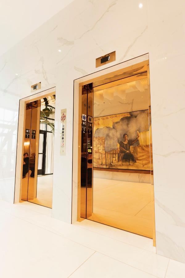 Ette Luxury Hotel & Spa Four Corners Buitenkant foto The elevators at the Ritz-Carlton, Dubai