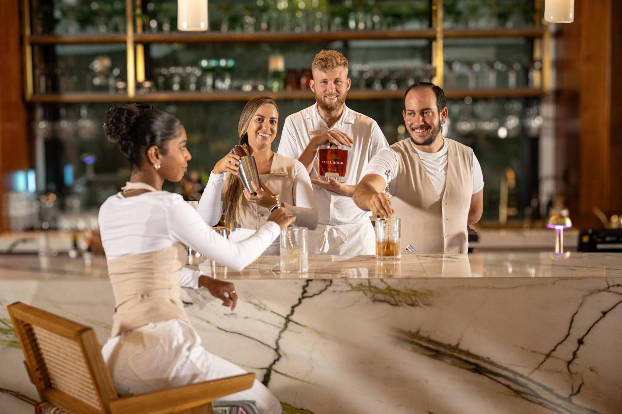 Ette Luxury Hotel & Spa Four Corners Buitenkant foto The bar at the hotel